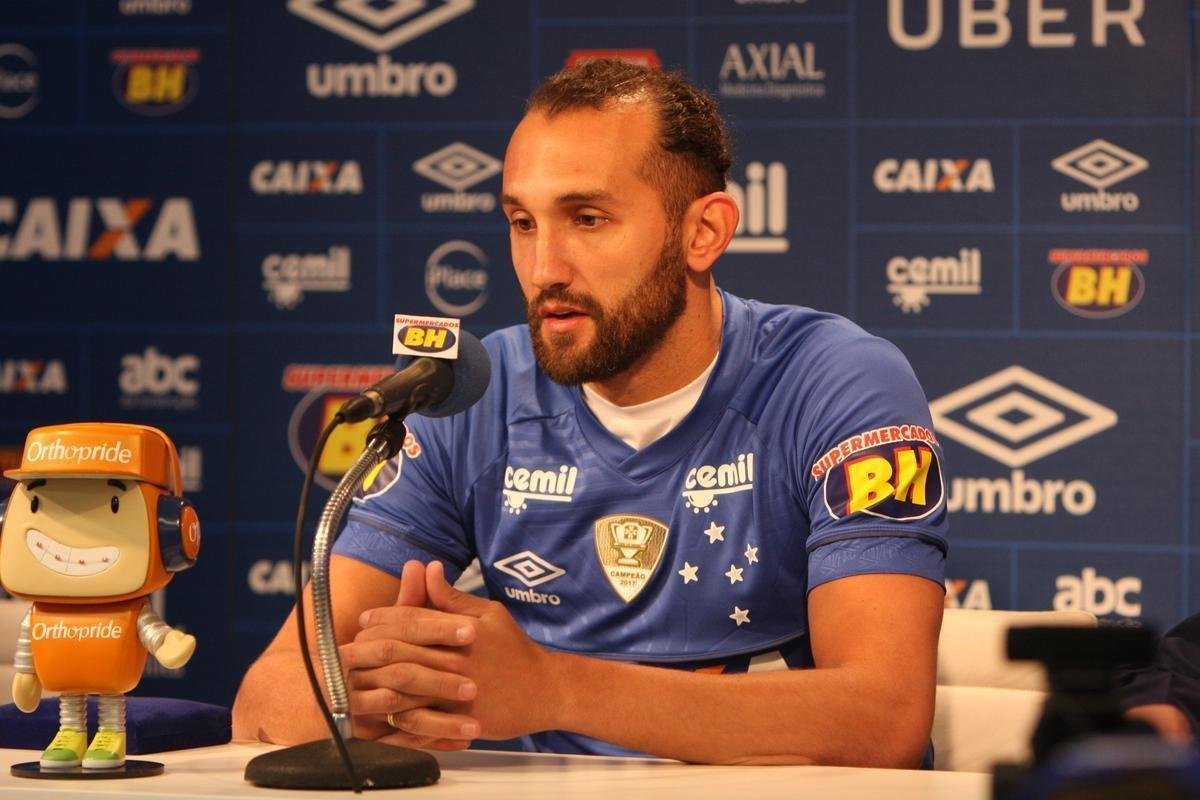 Atacante Barcos, o 'Pirata', vestiu a camisa 28 do Cruzeiro e falou sobre desejo de conquistar muitos ttulos