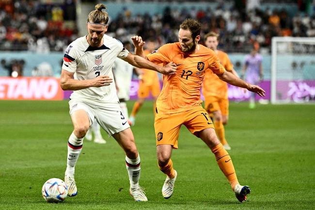 Lances do jogo entre Holanda e Estados Unidos pelas oitavas de final da Copa do Mundo.