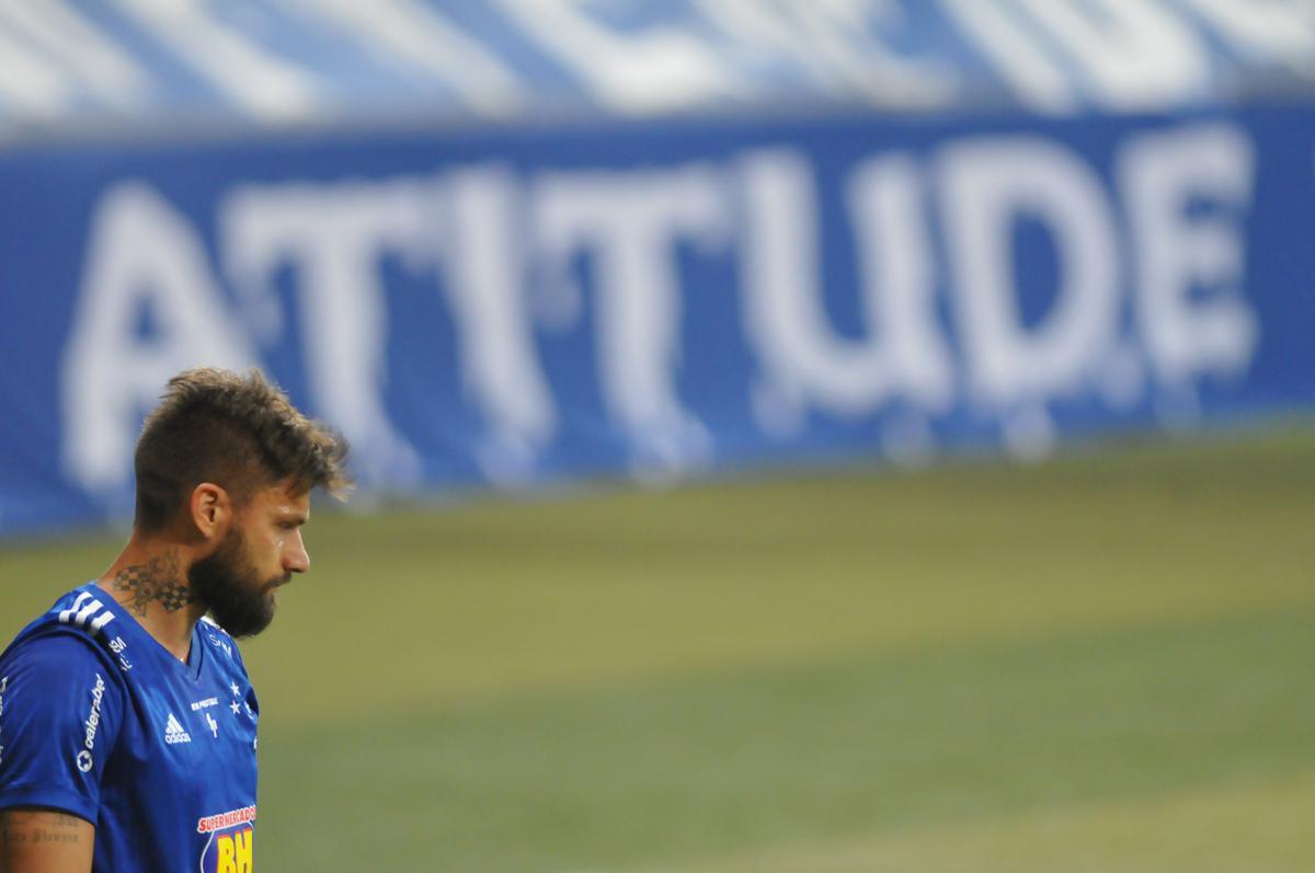 Fotos do jogo entre Cruzeiro e Confiana, no Mineiro, em Belo Horizonte, pela 24 rodada da Srie B do Campeonato Brasileiro