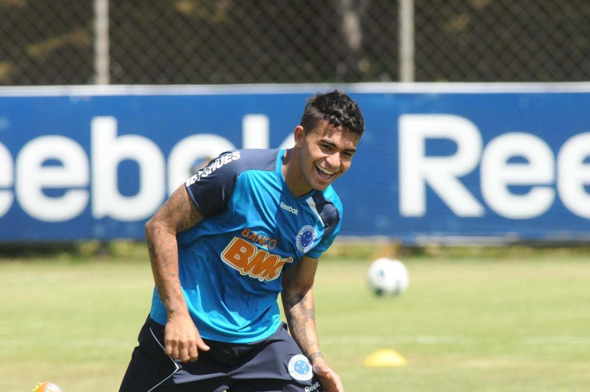 Atacante Dudu esteve nas categorias de base do Cruzeiro de 2005 at 2009, quando recebeu oportunidade entre os profissionais. Posteriormente, em 2010, foi emprestado ao Coritiba. Retornou  Raposa em 2011 e foi vendido ao Dnamo de Kiev meses depois.