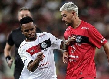Ex-jogador levou caneta do craque do Flamengo em jogo festivo do ídolo Zico, no Maracanã
