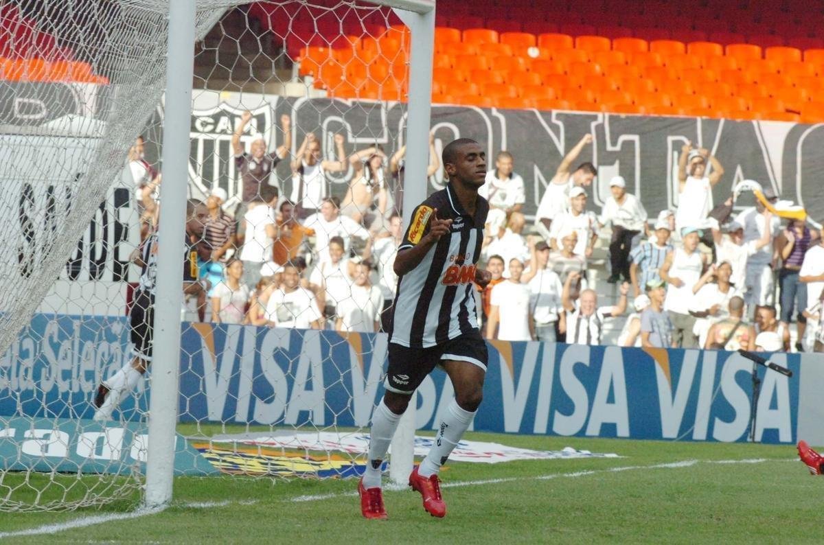 15 - Muriqui - 2010 - 32 jogos / 11 gols - 0,34 por jogo