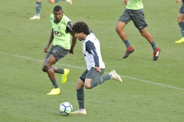 Levir Culpi foi apresentado pela diretoria na Cidade do Galo, enquanto os jogadores treinavam