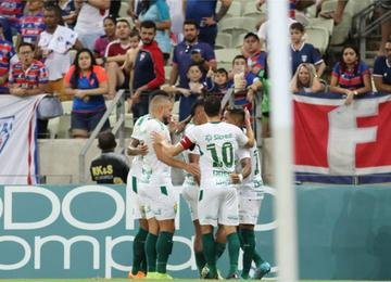 Everton, logo aos 7 minutos de jogo, marcou o único gol da partida no Castelão