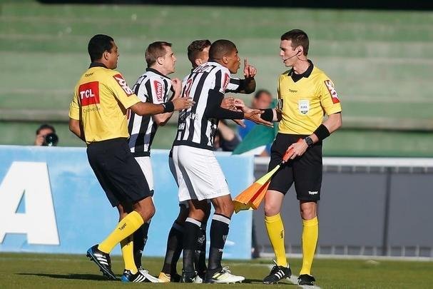 Imagens do jogo no Couto Pereira