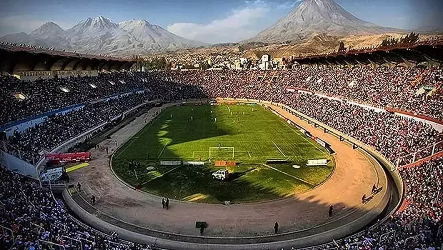 Monumental de la UNSA (Peru) - um jogo e uma vitria. Foram dois gols marcados e um sofrido