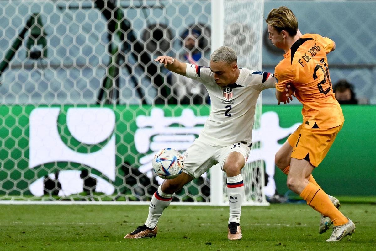 Lances do jogo entre Holanda e Estados Unidos pelas oitavas de final da Copa do Mundo.