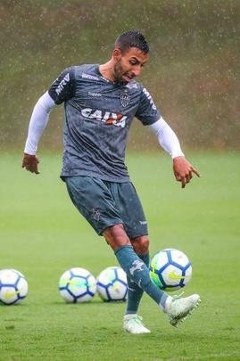 Atltico treinou sob chuva intensa na Cidade do Galo nesta quinta-feira  tarde