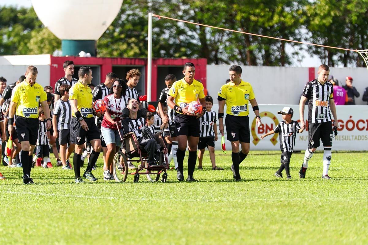 Fotos do duelo entre Patrocinense e Atltico, em Patrocnio, pela nona rodada do Mineiro