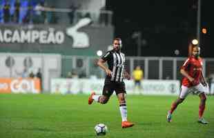 Em jogo com chuva de granizo e 'apago' no Horto, Galo  batido pelo Internacional por 1 a 0