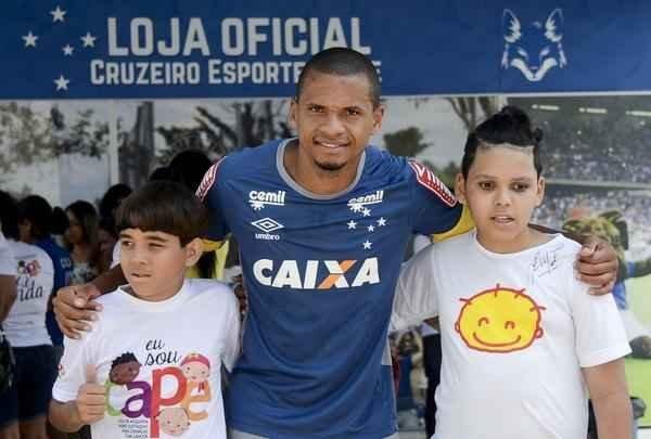 A Casa de Acolhida Padre Eustquio (CAPE) e a Associao Unificada de Recuperao e Apoio (AURA) levou crianas e adolescentes que esto em tratamento contra o cncer  Toca da Raposa II