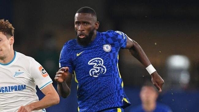 Antonio Rdiger, do Chelsea, foi o 6 jogador de linha com mais minutos em campo em 2021: 5835. Ele participou de 65 jogos. 