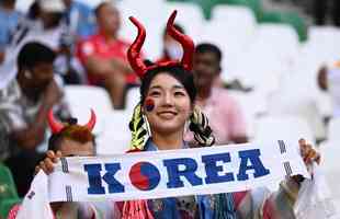 Torcedores de Uruguai e Coreia do Sul no Estdio Cidade da Educao, na partida pelo Grupo H da Copa do Mundo do Catar