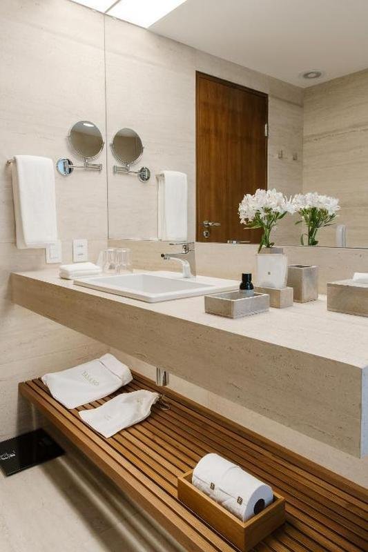 Luxuoso hotel Fasano  a 'casa' de Ronaldo em Belo Horizonte. Dono de 90% da SAF do Cruzeiro se hospeda sempre no local e realiza reunies com sua equipe e parceiros. 