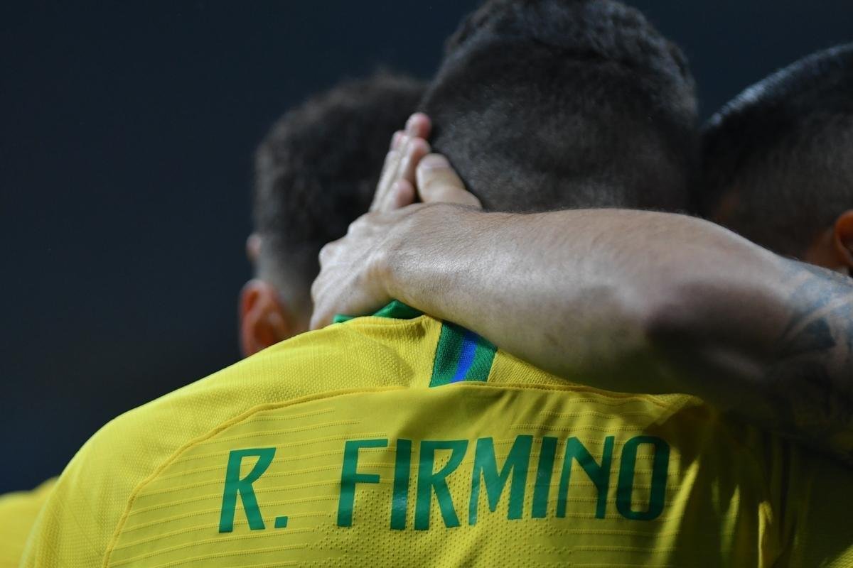 Fotos da vitria do Brasil sobre a Argentina, por 2 a 0, no Mineiro, pela semifinal da Copa Amrica; Gabriel Jesus e Firmino marcaram os gols da seleo em BH
