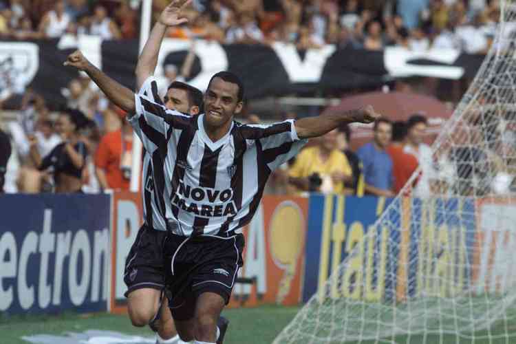 Marques - 22 gols em 2001
