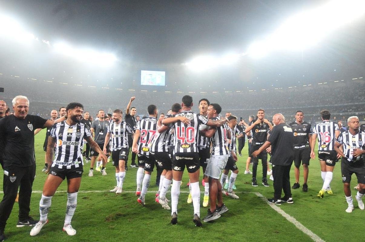 Festa do Atltico no Mineiro pela conquista do tricampeonato mineiro. Galo derrotou o Cruzeiro por 3 a 1 na final nica do estadual. Gols foram de Hulk (2) e Nacho