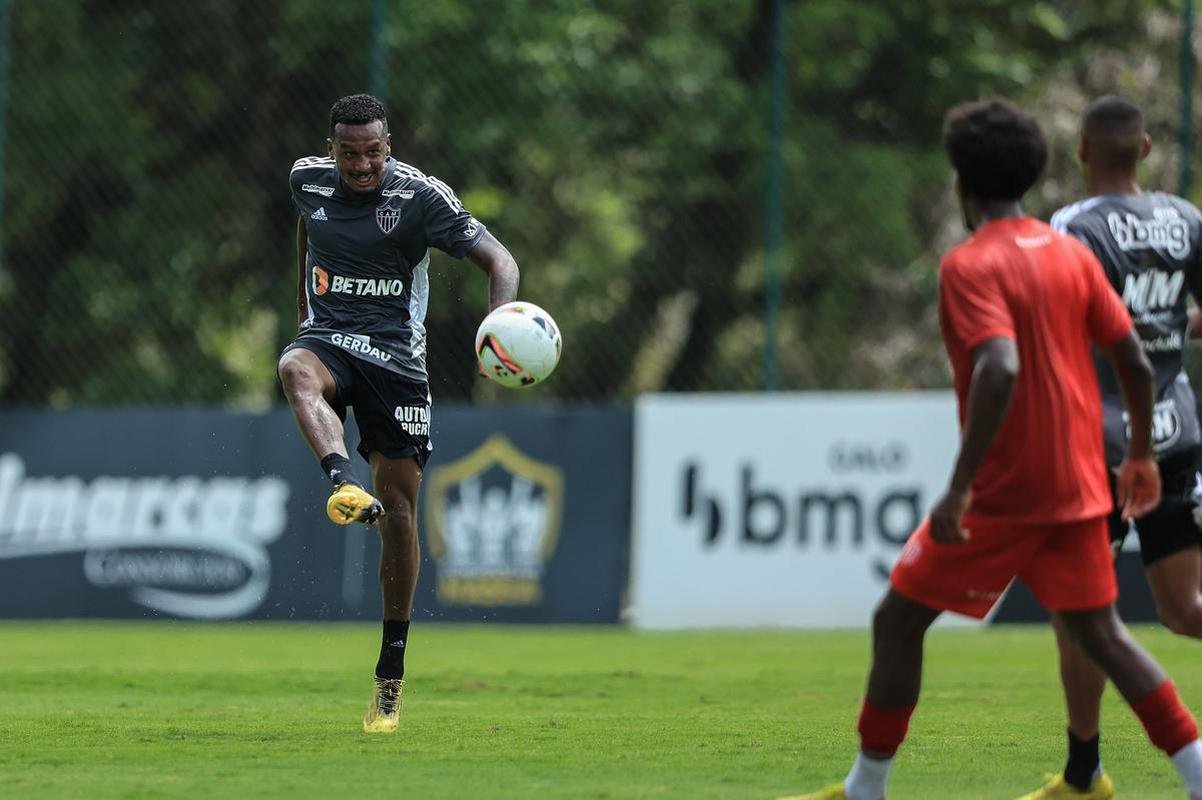 No primeiro jogo-treino, Atltico empatou com o Villa Nova por 1 a 1. Hulk marcou pelo Galo.