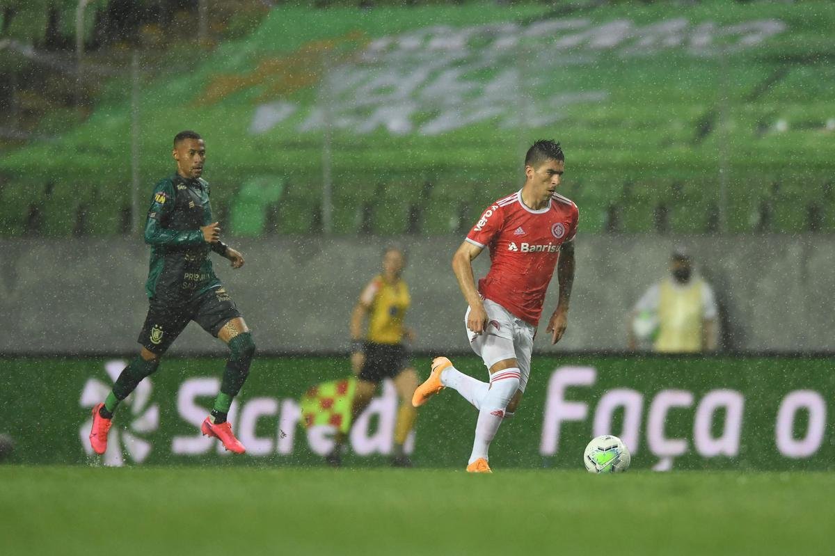 Fotos do jogo entre Amrica e Internacional, no Independncia, em Belo Horizonte, pelas quartas de final da Copa do Brasil