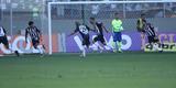 Imagens do gol de Rafael Carioca, do Atltico, aos 13 minutos do primeiro tempo