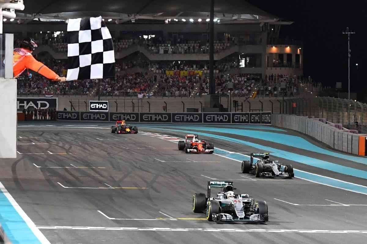 Festa de Nico Rosberg com o ttulo indito na Frmula 1; feito veio com segundo lugar em Abu Dhabi