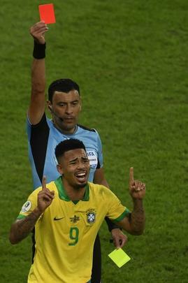 Gabriel Jesus foi expulso no segundo tempo; Seleção Peruana pressionou nos minutos finais