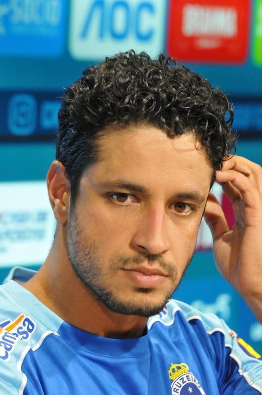 Cruzeiro iniciou sua intertemporada nesta segunda-feira na Toca da Raposa II. Tcnico Mano Menezes contou com elenco completo. Grupo agora comea preparao para decises com Atltico na Copa do Brasil, River Plate na Copa Libertadores e 29 rodadas restantes do Campeonato Brasileiro