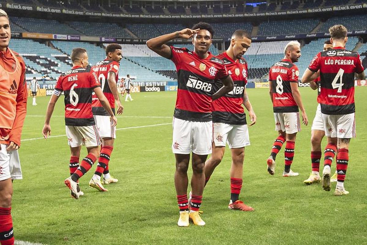 Vitinho chegou a abrir 2 a 0 para o Flamengo na Arena do Grmio