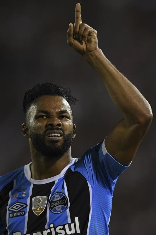 Grmio vence Lans de novo na Argentina e conquista o tri da Copa Libertadores