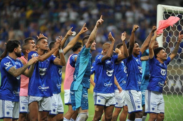 Festa do time do Cruzeiro e da torcida no Mineiro com a confirmao da vaga na final do Campeonato Mineiro. Raposa venceu o Athletic novamente, dessa vez por 2 a 1, e agora aguarda Atltico ou Caldense na deciso