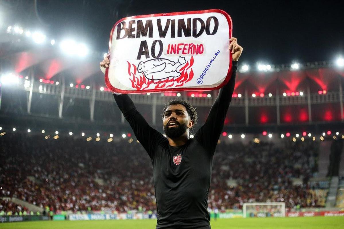 A gota d'gua da diretoria com Turco Mohamed foi a eliminao na Copa do Brasil. Aps vencer em casa por 2 a 1, o Galo sentiu a presso e foi derrotado pelo Flamengo, por 2 a 0, no Maracan, e acabou eliminado. O time mineiro no deu nenhuma finalizao na direo do gol na partida.