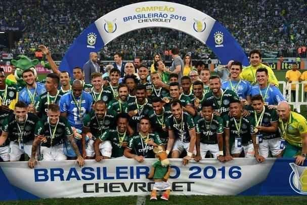 Palmeiras vence Chapecoense no Allianz Parque e conquista nono ttulo brasileiro. Dudu ergueu a taa