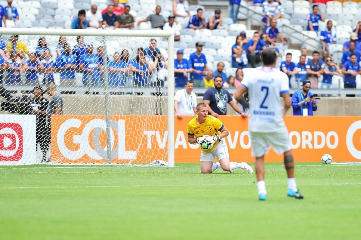 Cruzeiro: time campeo da Trplice Coroa de 2003 venceu equipe de masters por 2 a 1, neste domingo, em jogo festivo realizado no Mineiro