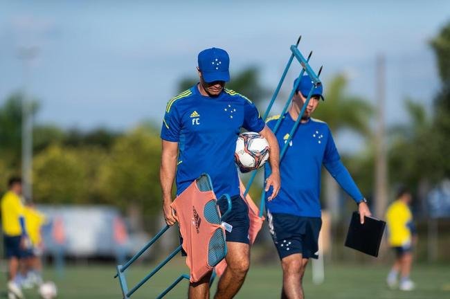 Fotos do treino do Cruzeiro nesta quinta-feira (6/5), na Toca da Raposa II