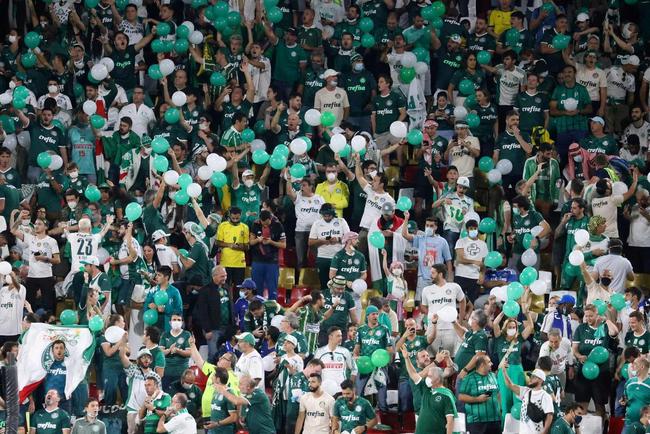 Fotos das torcidas de Palmeiras e Chelsea durante a final do Mundial de Clubes no Estdio Mohammed Bin Zayed em Abu Dhabi