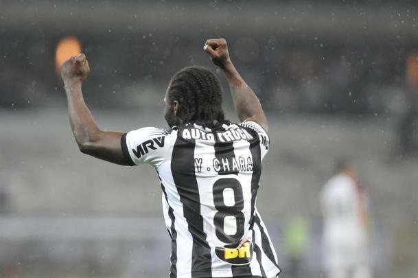 No segundo tempo, Char recebeu bola de Cazares e marcou o segundo do Atltico: 2 a 0