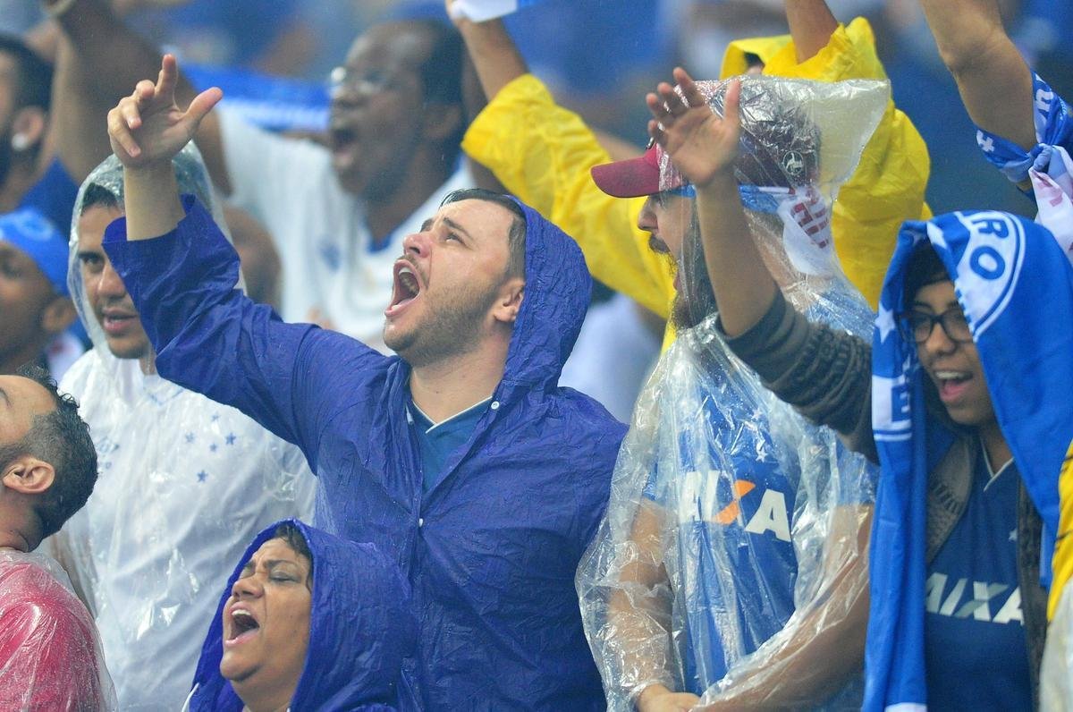 Torcida do Cruzeiro foi ao Mineiro com esperana, mas viu outra pssima atuao do time, nova derrota e saiu revoltada