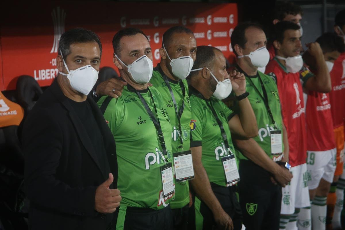 Fotos da partida entre Guaran e Amrica no Estdio Defensores del Chaco, em Assuno, pela segunda fase da Copa Libertadores
