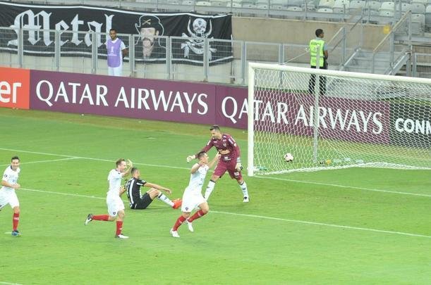 Cerro Porteo abriu o placar aos 31 do segundo tempo com Diego Churn: 1 a 0