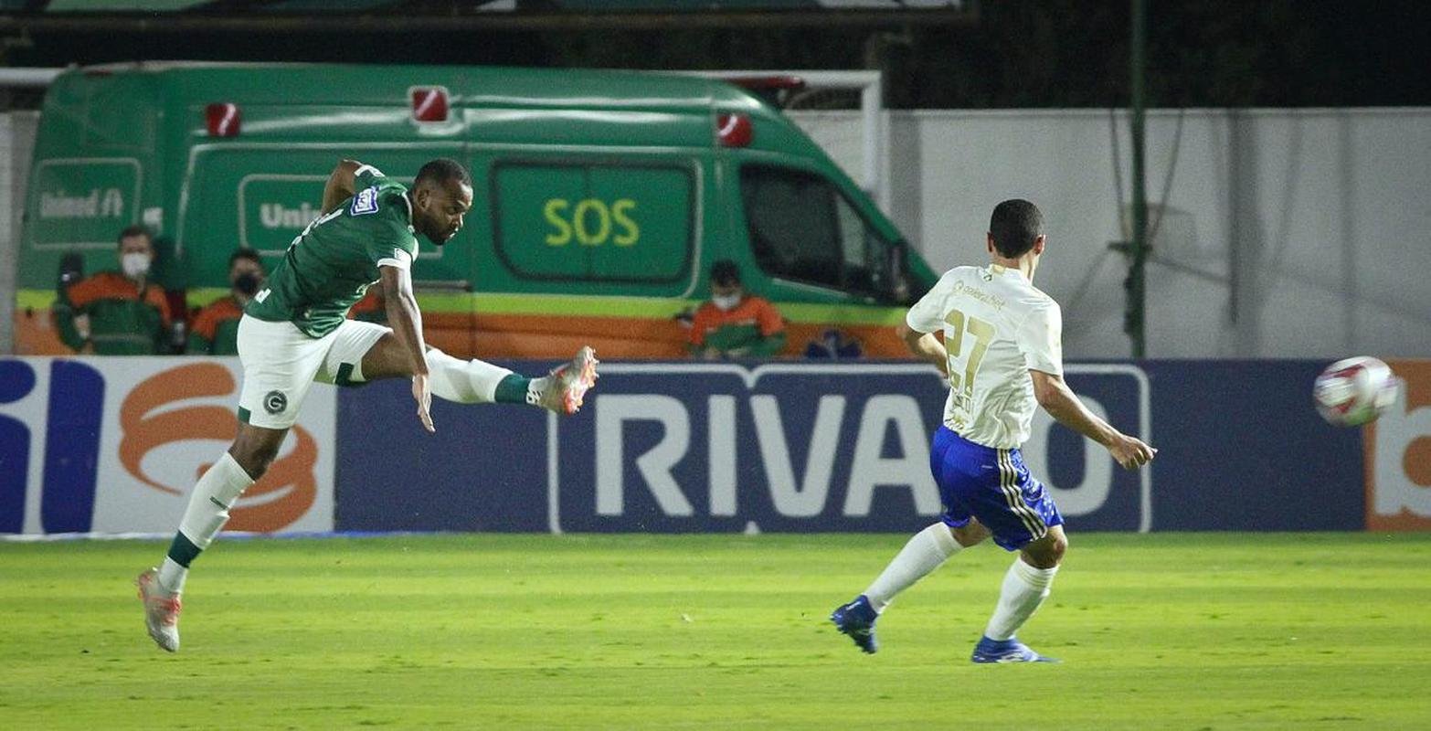 Cruzeiro empatou com Gois no Estdio da Serrinha, em Goinia, pela 22 rodada