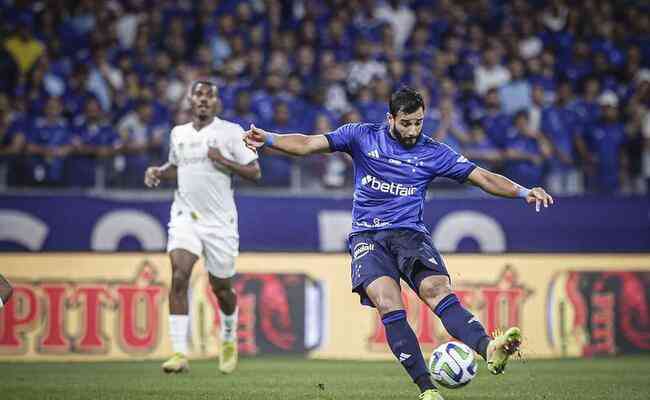 Cruzeiro: time precisa finalizar quatro vezes mais que rival para marcar