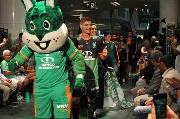 Amrica apresentou coleo de uniformes 2016, desenhados pelo estilista Ronaldo Fraga e produzidos pela Lupo