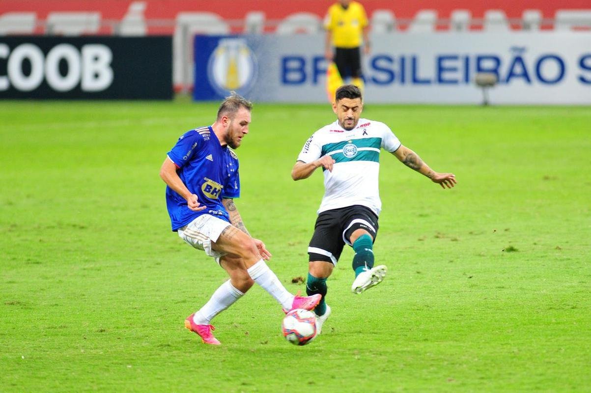 Fotos do jogo entre Cruzeiro e Coritiba, no Mineiro, em Belo Horizonte, pela nona rodada da Srie B do Campeonato Brasileiro de 2021