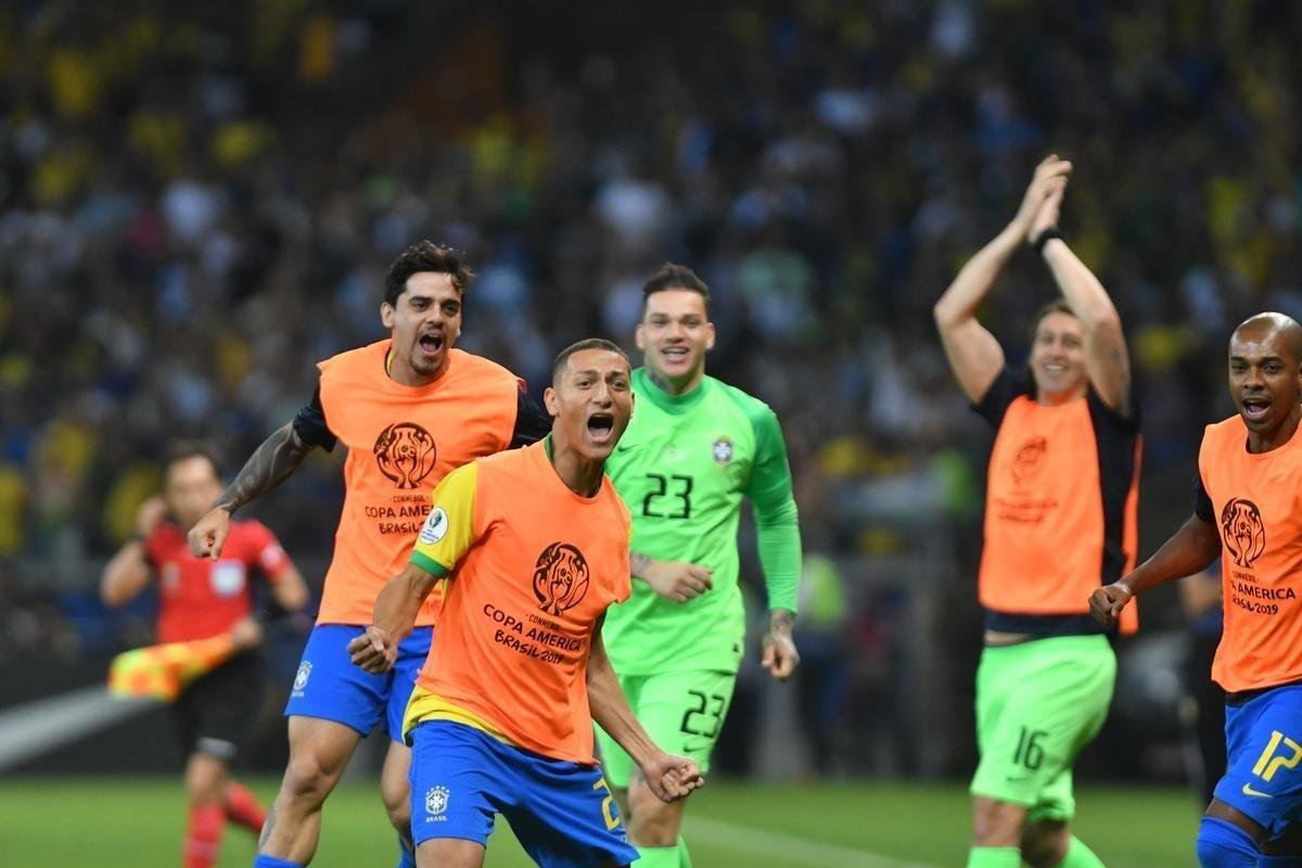 Fotos da vitria do Brasil sobre a Argentina, por 2 a 0, no Mineiro, pela semifinal da Copa Amrica; Gabriel Jesus e Firmino marcaram os gols da seleo em BH