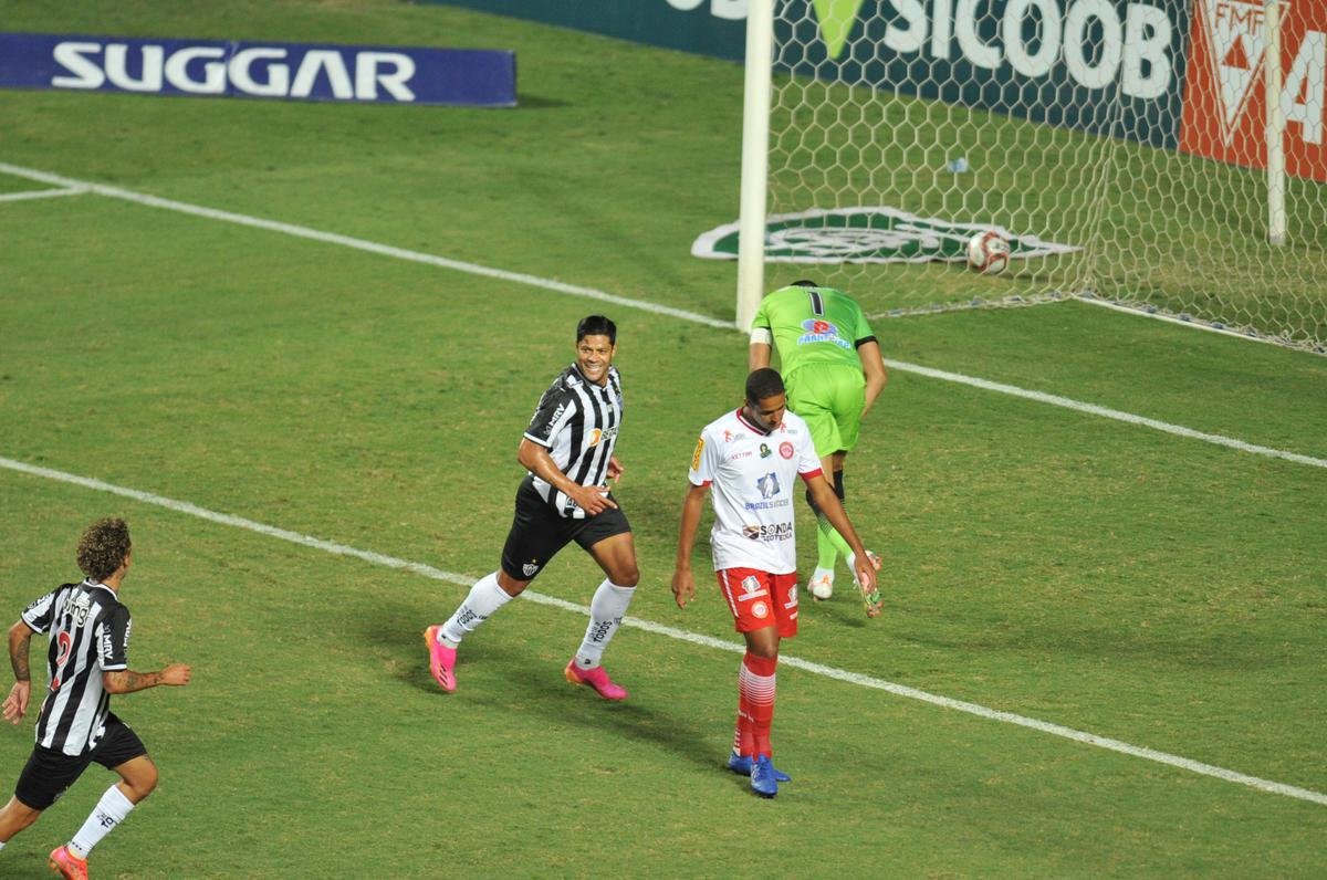 Fotos do jogo de ida da semifinal do Mineiro entre Tombense e Atltico, no Independncia, em Belo Horizonte.