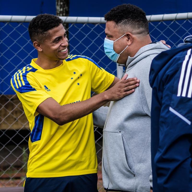 Em sua primeira visita  Toca da Raposa II, Ronaldo concedeu entrevista coletiva e teve contato com jogadores e comisso tcnica do Cruzeiro. Ele tambm se encontrou com scios da categoria Diamante.