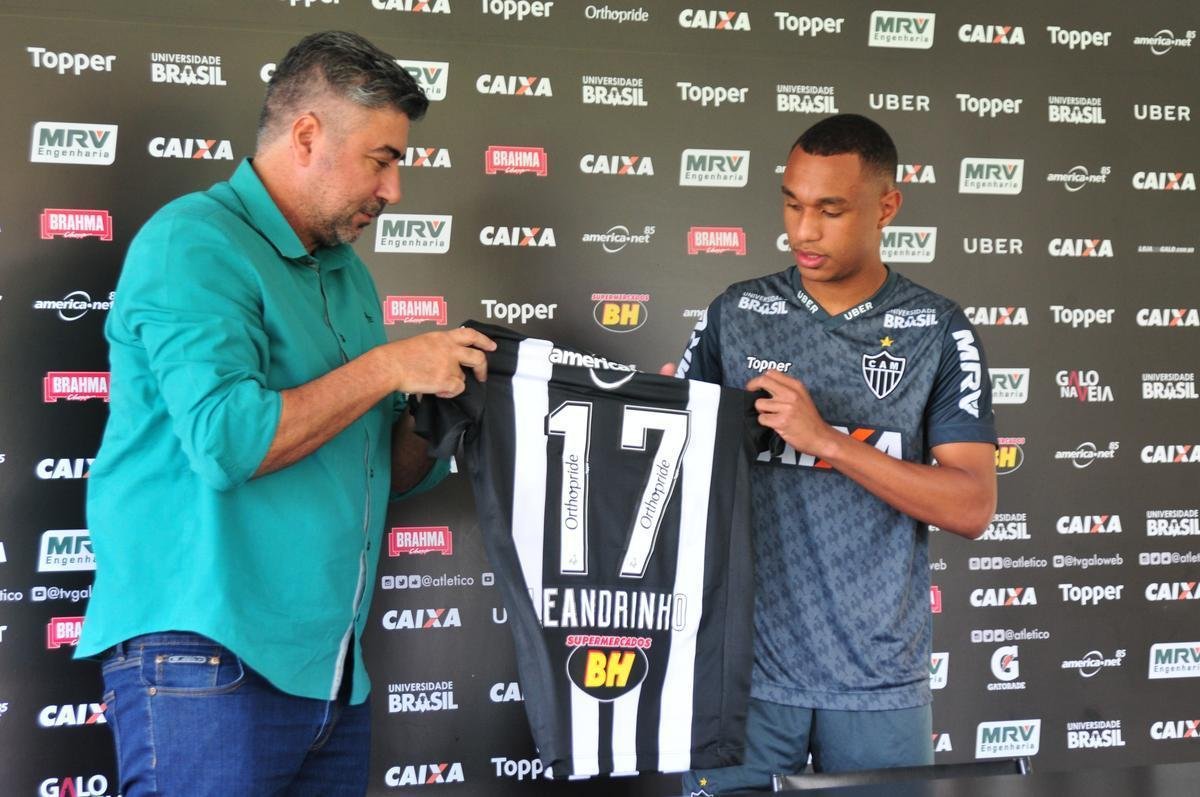 Fotos da apresentao e primeiro treino de Leandrinho no Atltico