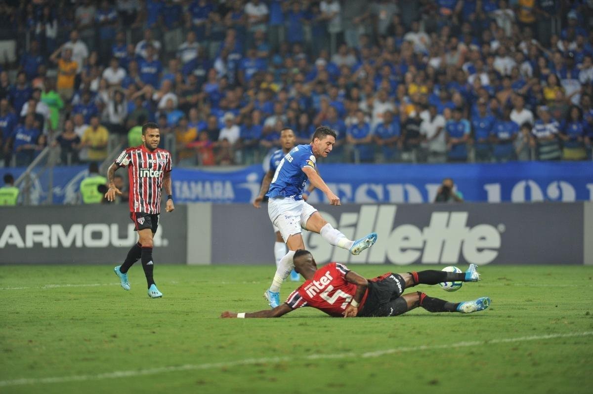 Fotos de Cruzeiro x So Paulo, no Mineiro, pela 26 rodada do Campeonato Brasileiro