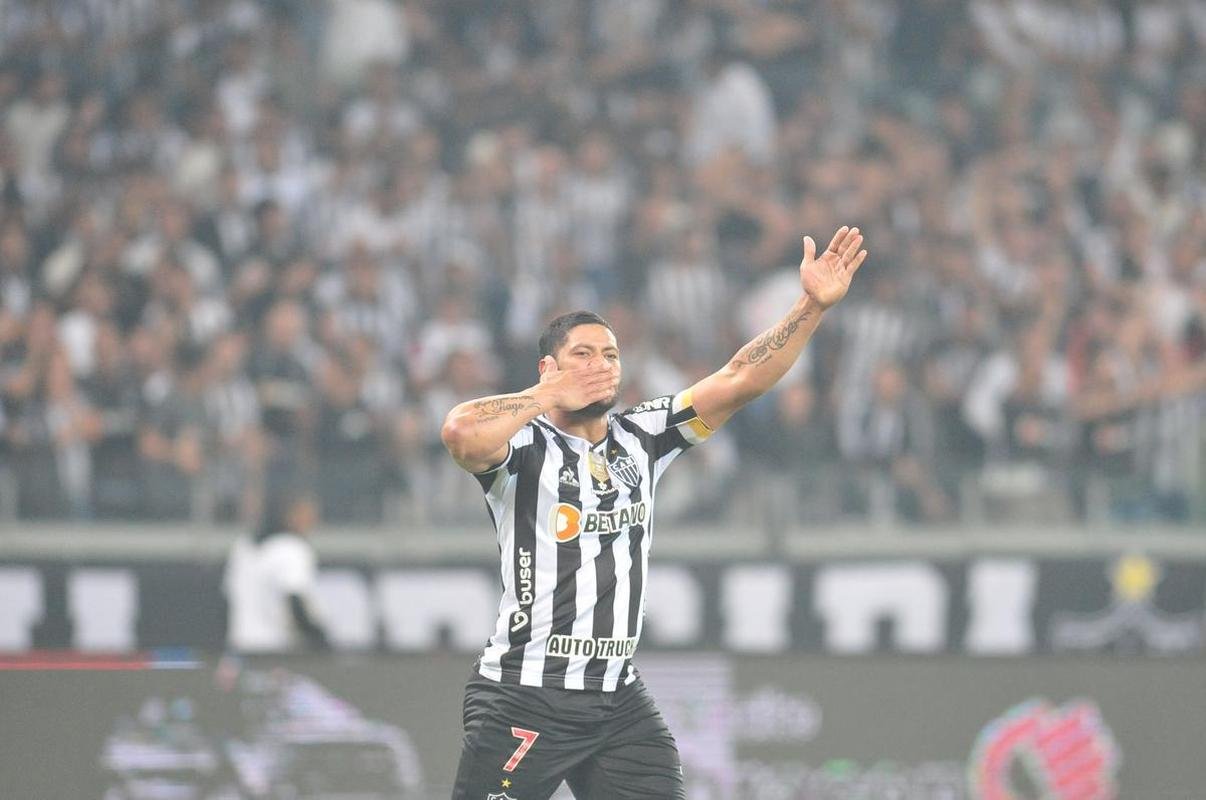 Hulk abriu o placar para o Galo com um golao: 1 a 0 Atltico