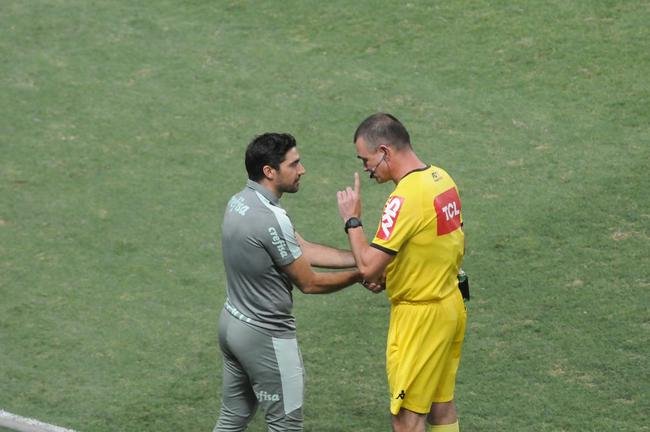 Fotos do jogo entre Amrica e Palmeiras, no Independncia, em Belo Horizonte, pela 24 rodada do Campeonato Brasileiro